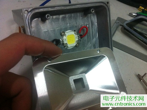 【拆解】9.9包郵10W LED射燈電源拆解改造篇