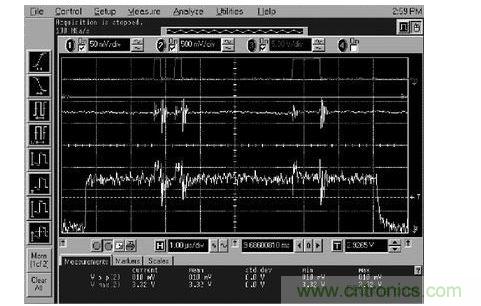 在此示波器照片中，最上面的波形取自JP1(到數(shù)字電位器的數(shù)字碼)，第二個(gè)波形取自JP5(相鄰模擬走線上的噪聲)，最下面的波形取自TP10(16位D/A轉(zhuǎn)換器輸出端的噪聲)。