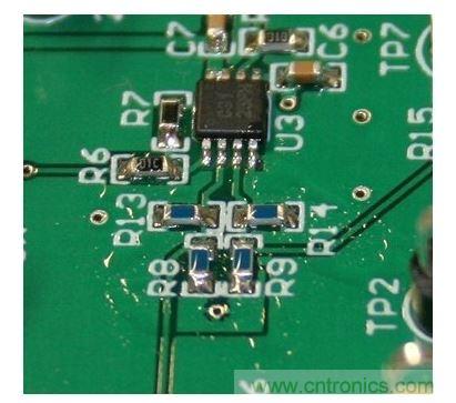  即為殘留過多數(shù)量焊劑的 PCB。