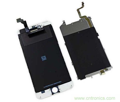 iPhone 6 Plus搭載的高清LED屏幕尺寸為5.5英寸，像素密度為401ppi，并采用了IPS（平面轉(zhuǎn)換）技術(shù)。（來(lái)源：iFixit）